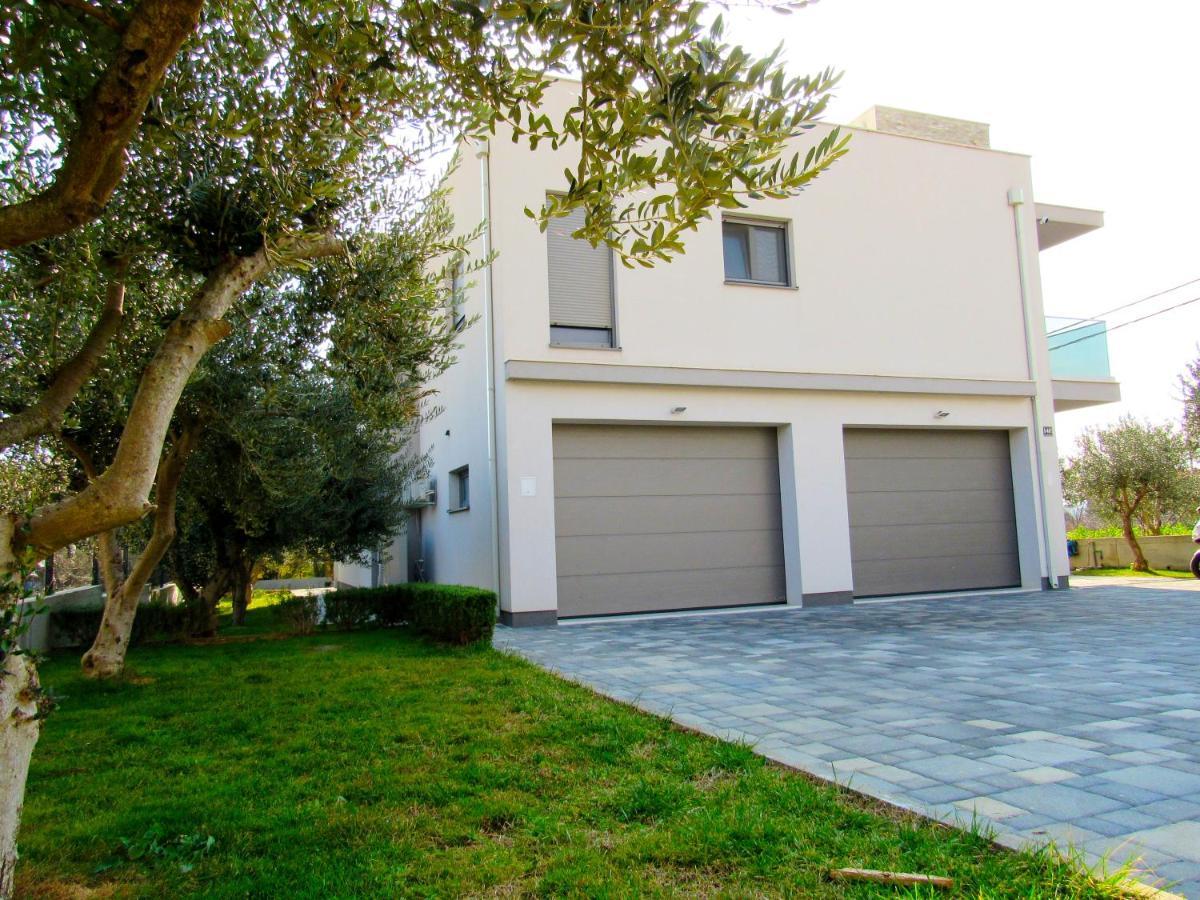 Olives Garden Apartment *